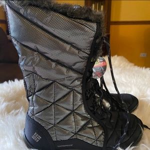 NWT Columbia Boots